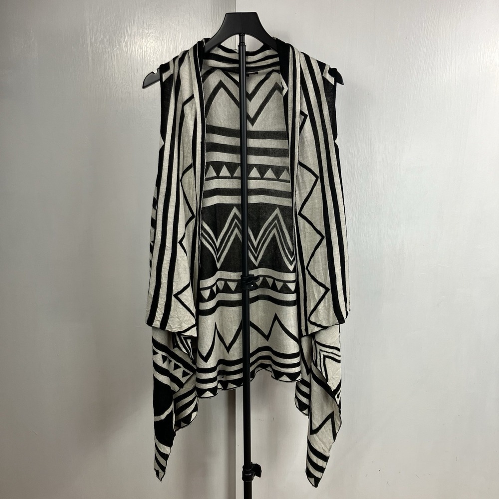 T/O Sweater Aztec Tribal Print Sweater Vest Flyaway Black And White Size M Boho